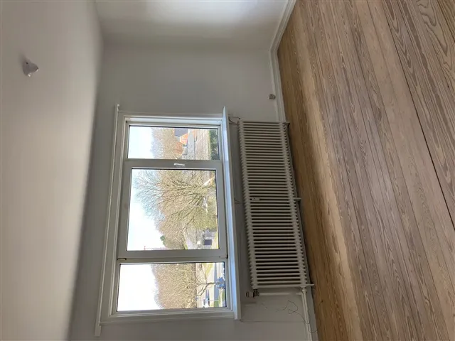 Pièces - Refurbished Flat with Balcony in Central Location