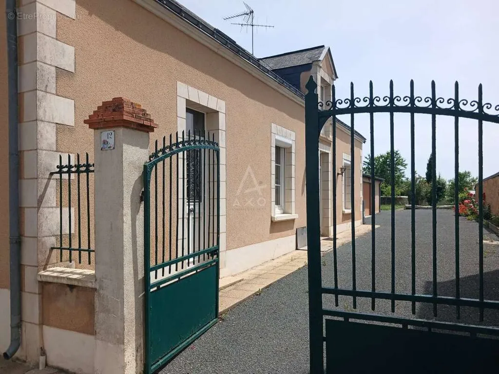 Extérieur - Maison de Bourg avec Garage à Daumeray