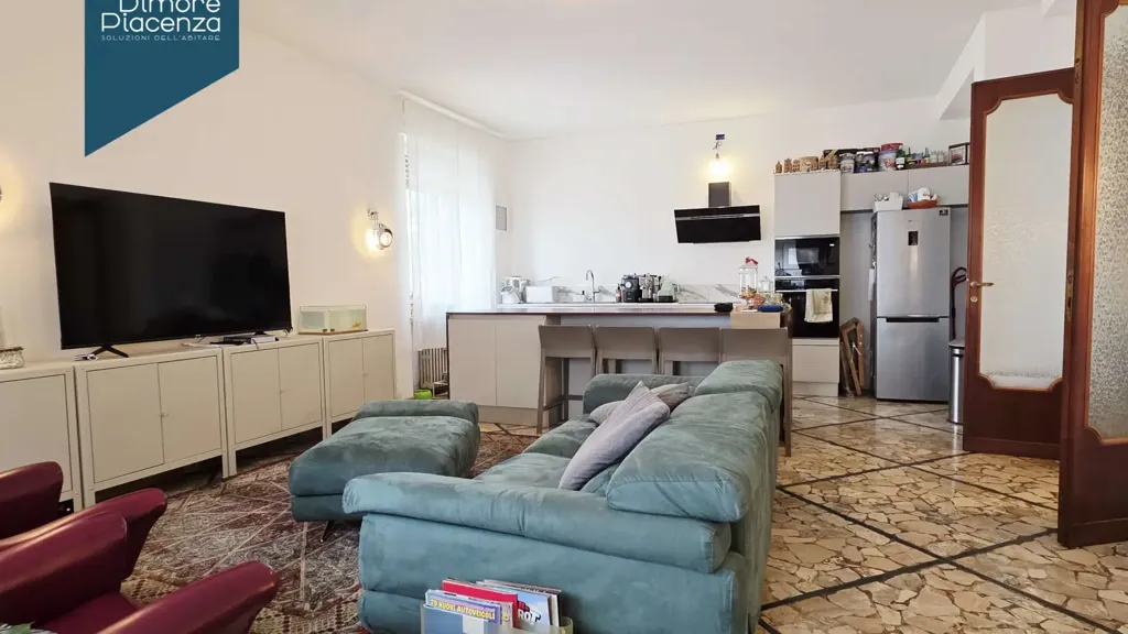 Séjour - Spacious Apartment with Balcony in Piacenza