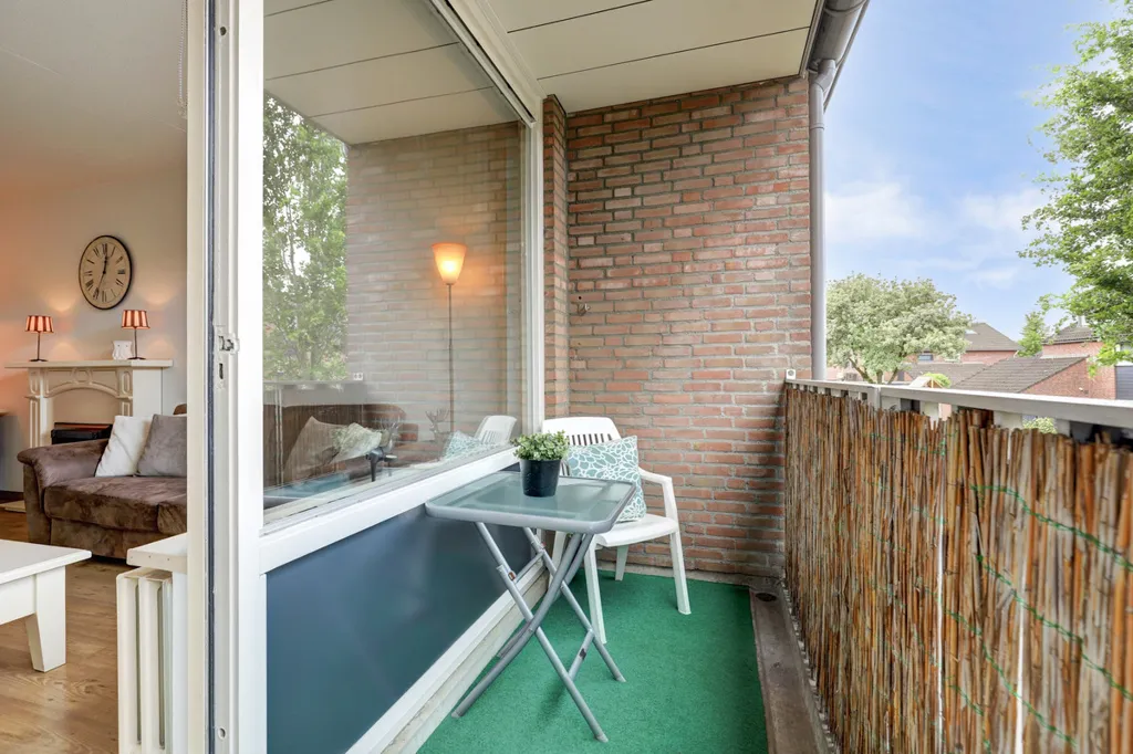 Balcon - Spacious Apartment with South-Facing Balcony in Baarlo