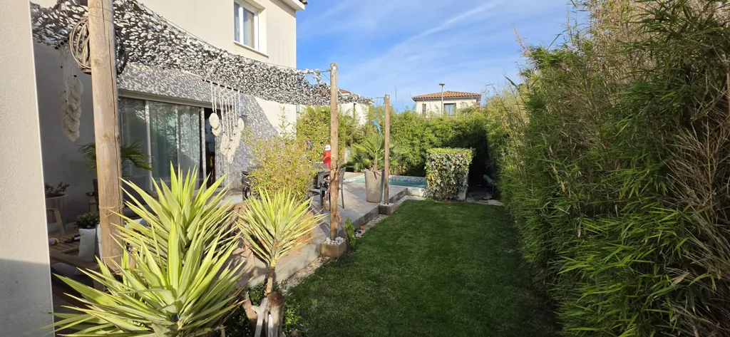 Garden - Villa with Pool and Garden in Candillargues