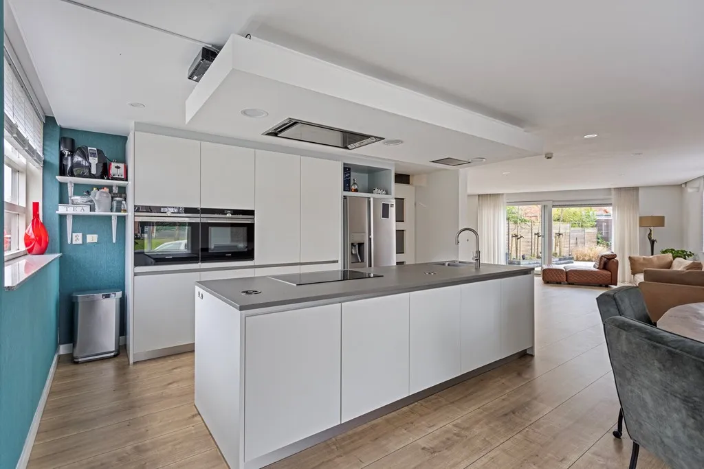 Cuisine - Corner House with Solar Panels in The Hague