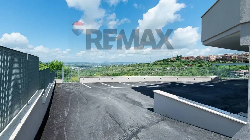 Rõdu - Contemporary Trilocale with Terrace in Monterotondo