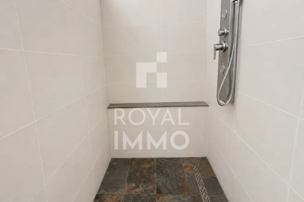 Salles de bain - Villa Rénovée avec Piscine à Valréas