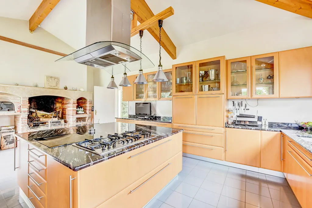 Cuisine - Villa avec Piscine et Vue Pyrénées près de Toulouse