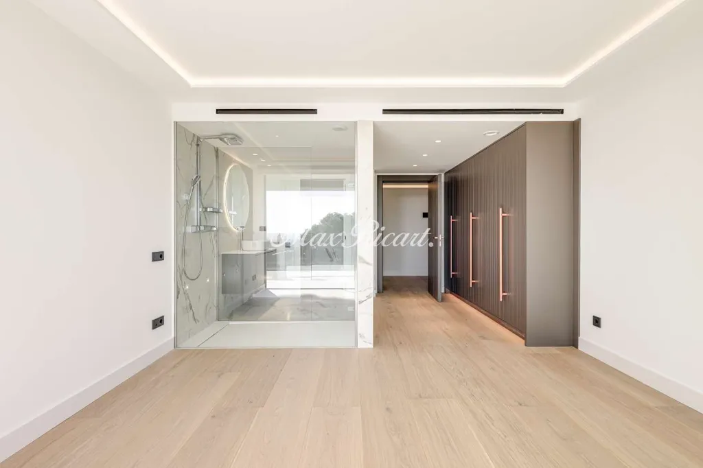 hallway_entrance