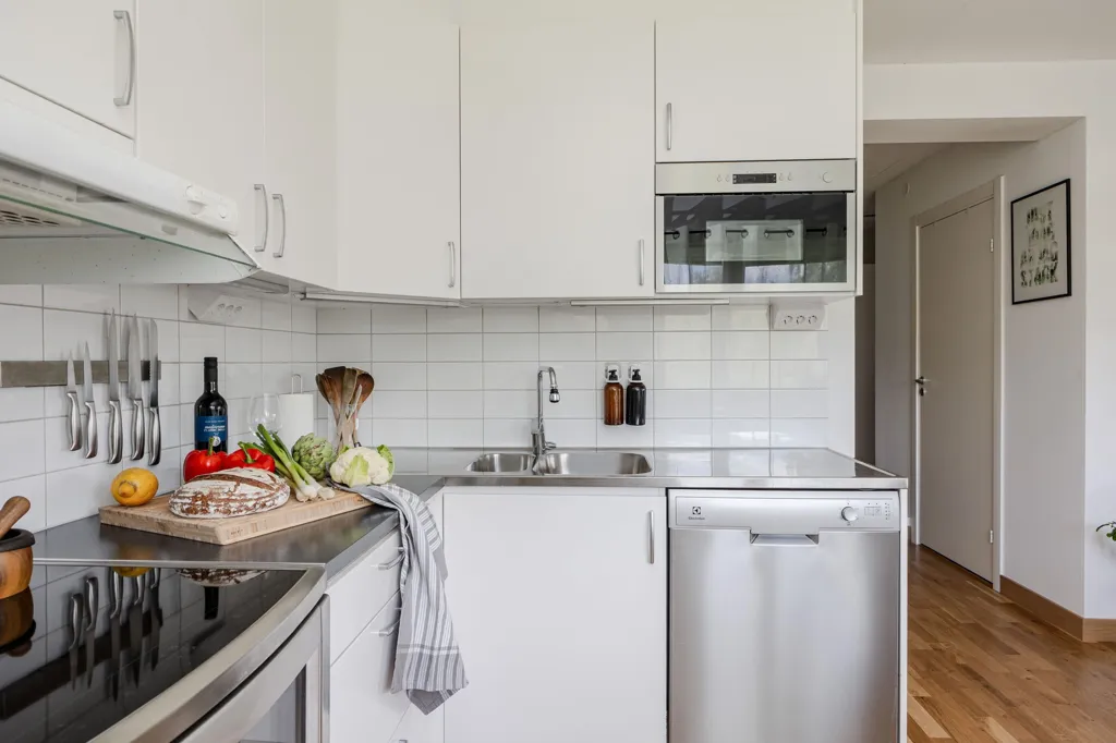 Cuisine - Bright Two-Bedroom with Balcony in Åkersberg