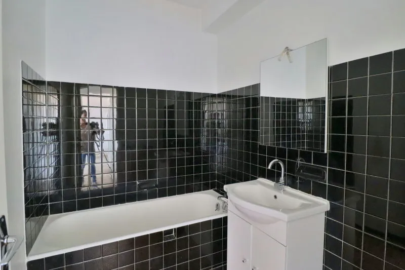 Salles de bain - Appartement avec Balcon au Centre de Troyes
