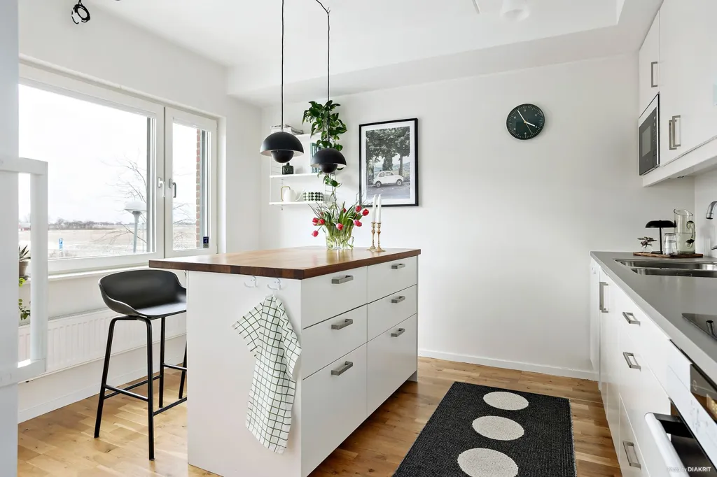 Cuisine - Three-Storey Flat with Balcony in Hököpinge