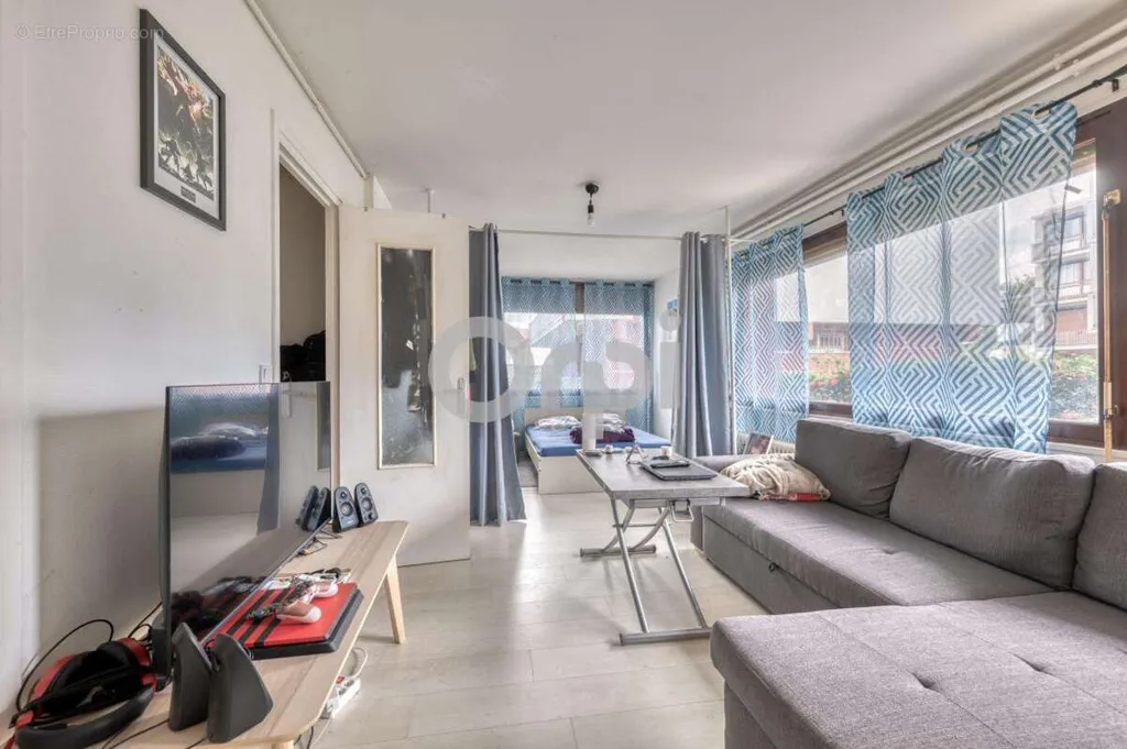 Elutuba - Studio with Potential in Pavillons-sous-Bois