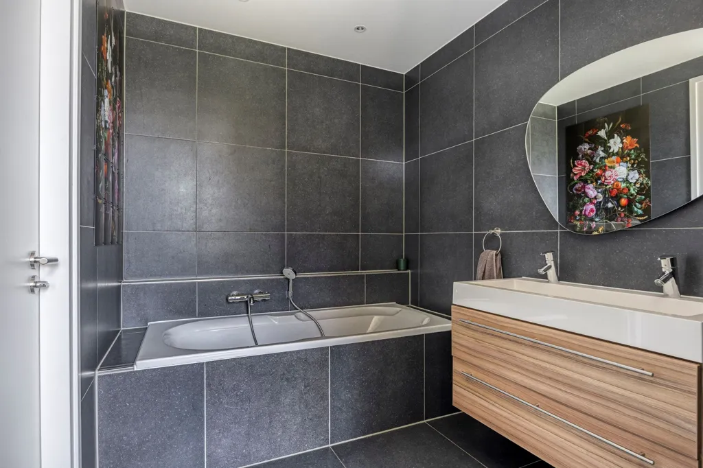 Salles de bain - Semi-Detached House with Panoramic Views in Leiderdorp