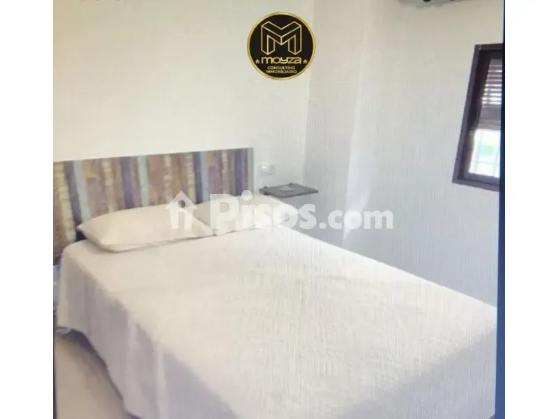 Chambres - Semi-Amuebled House with Terrace in Martos