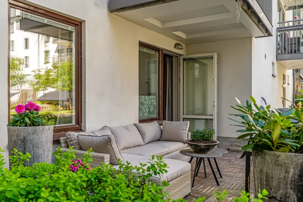 Aed - Apartment with Private Terrace near Täby Centre
