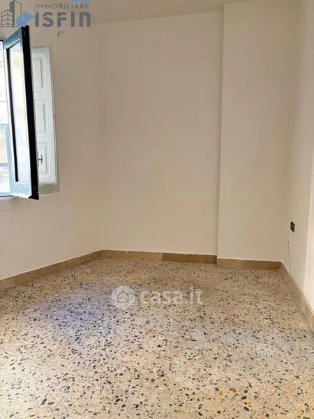Stanze - Three-Bedroom Flat with Courtyard in Cosenza