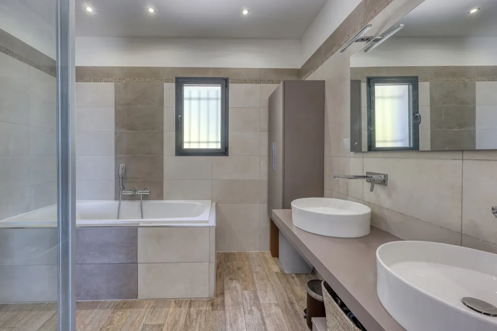 Salles de bain - Villa avec Vue Panoramique sur la Mer à Saint-Mandrier
