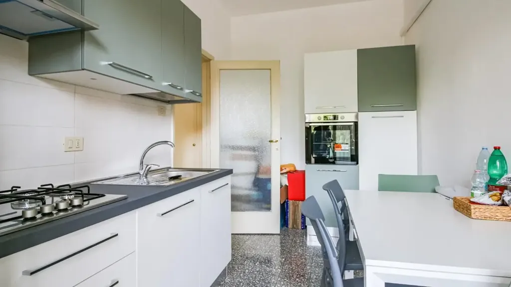 Cuisine - Rented Apartment with Balcony in Pisa