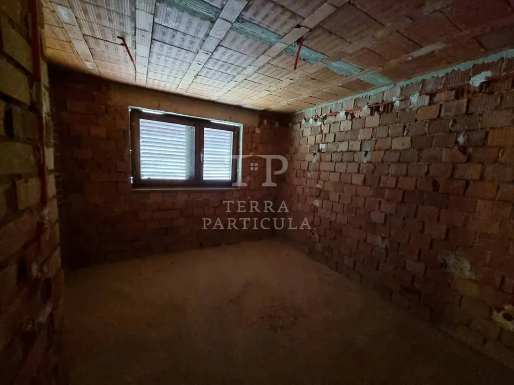 Toad - Under-Construction House with Full-Height Attic in Gornja Stubica