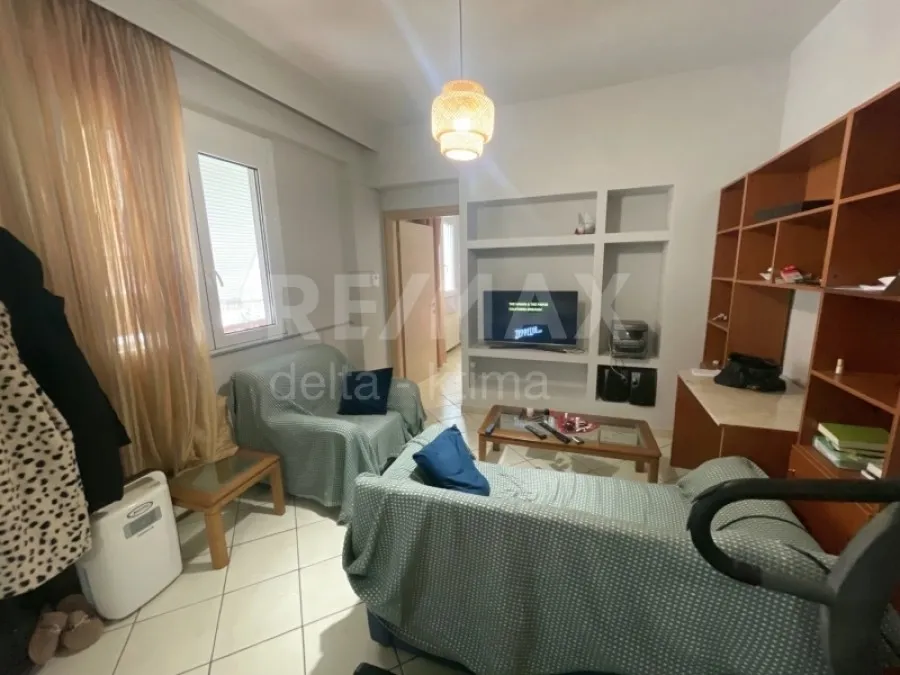 Soggiorno - Apartment with Balcony in Larissa Centre