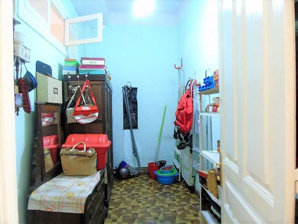 Buanderie - Historic Apartment with Balcony in City Centre