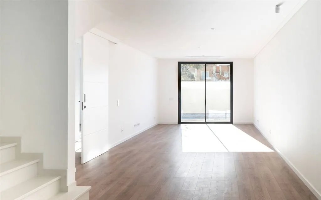 Entrée - Contemporary Semidetached with Rooftop in Fuseta