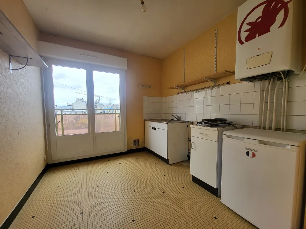 Kitchen - 2-Bedroom Apartment in Brest