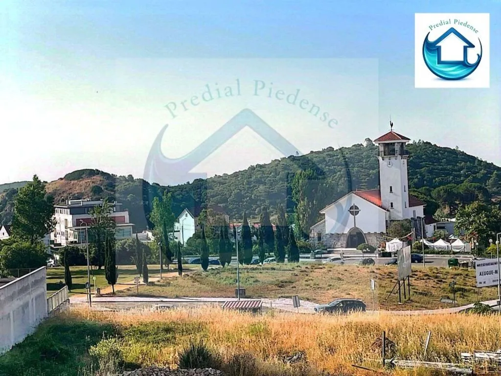 Luxury 3-Bed Flat with Terrace in Castelo, Sesimbra