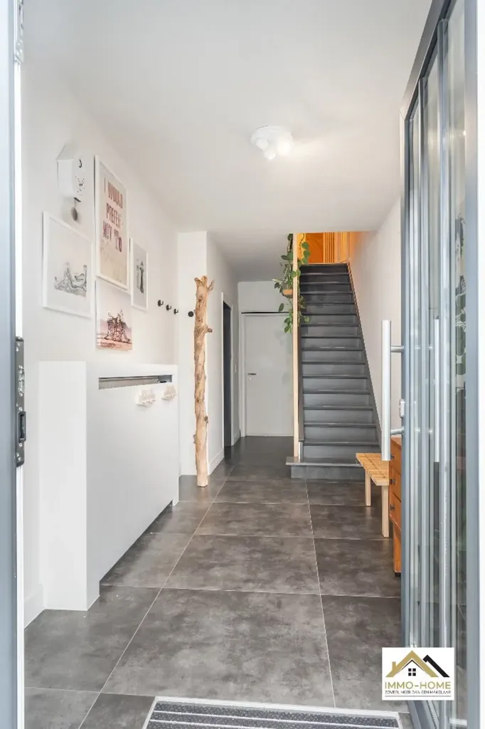 Entrée - Appartement de 3 Chambres avec Terrasse à Sint-Amandsberg