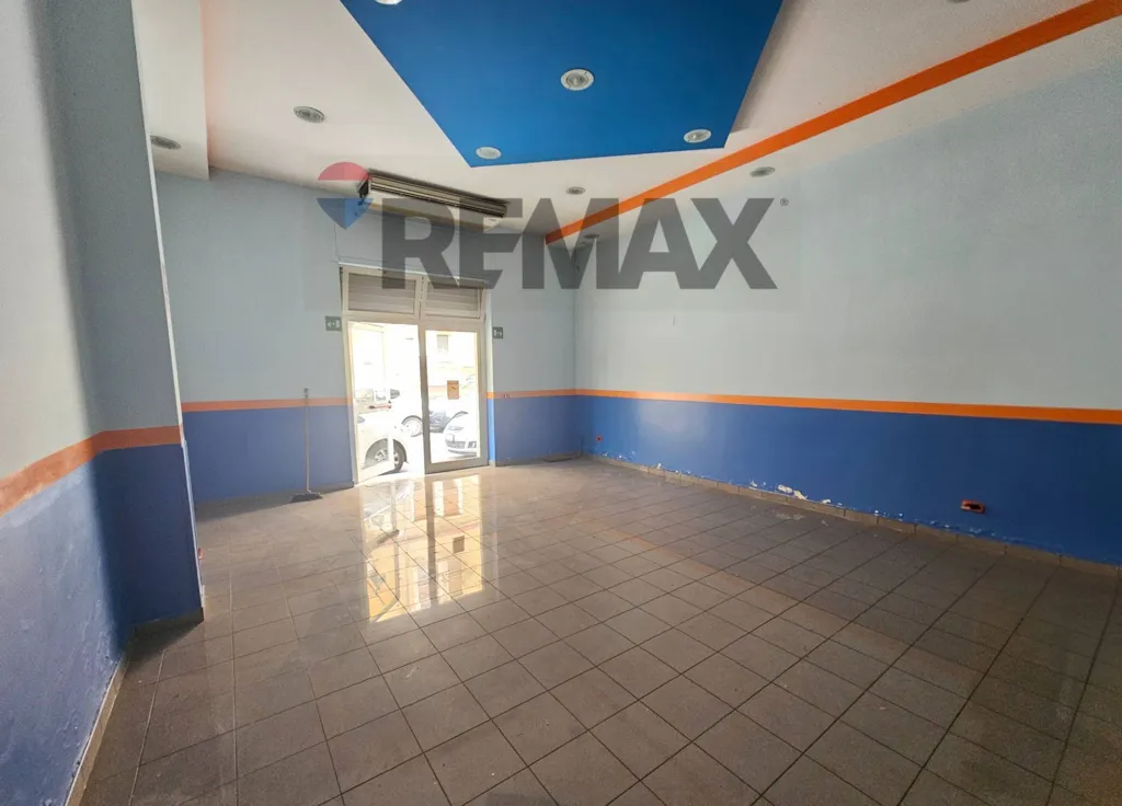 Toad - Commercial Space with Street Frontage in Salerno