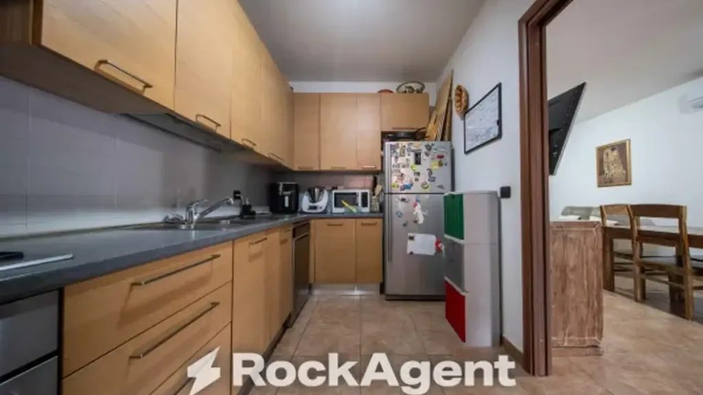 Köök - Modern Apartment with Private Courtyard in Sennori