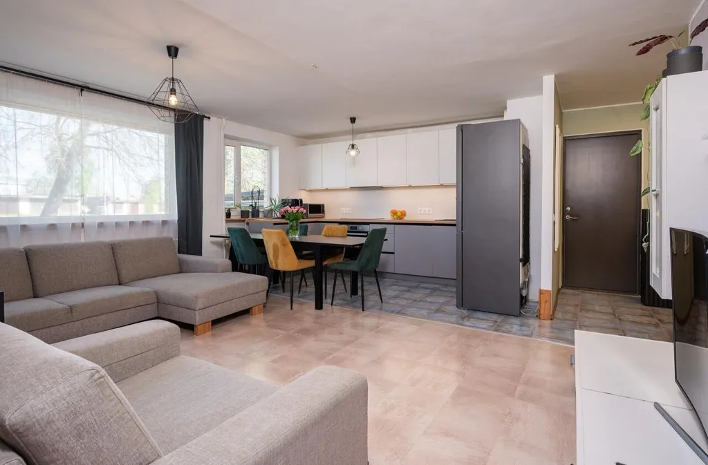 Séjour - Renovated Apartment with Stone Construction in Tõrvandi