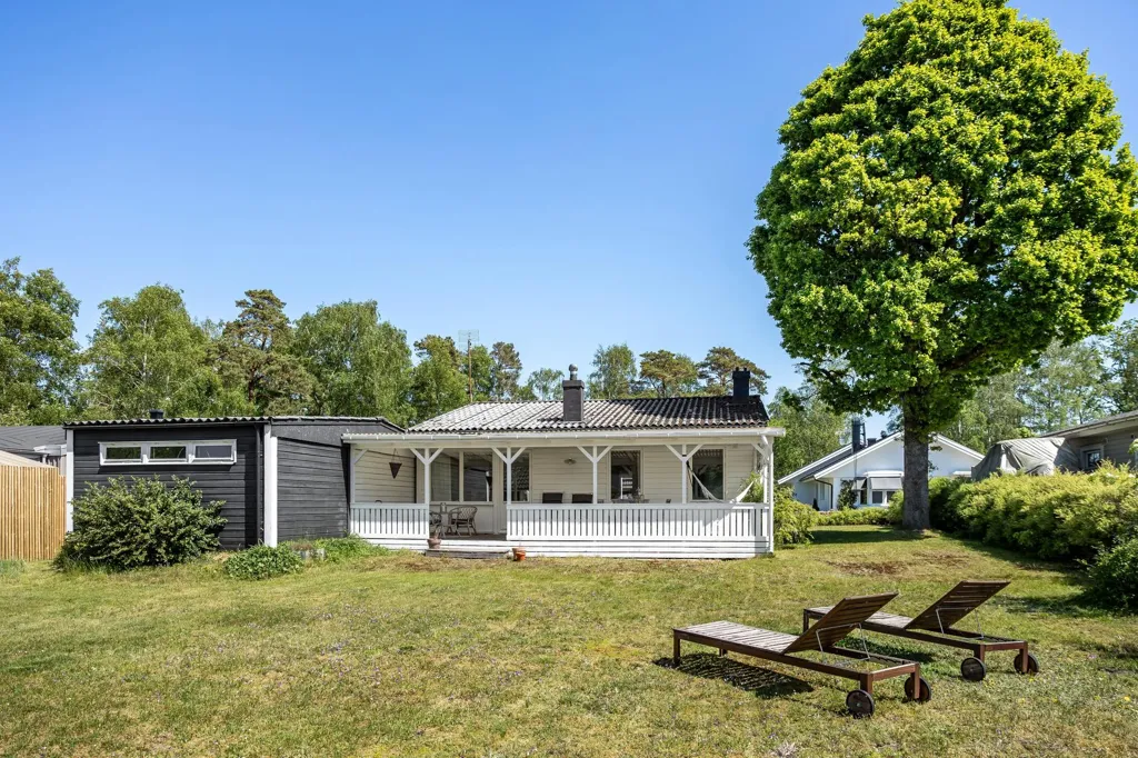 Aed - Villa with South-West Terrace in Vilshärad