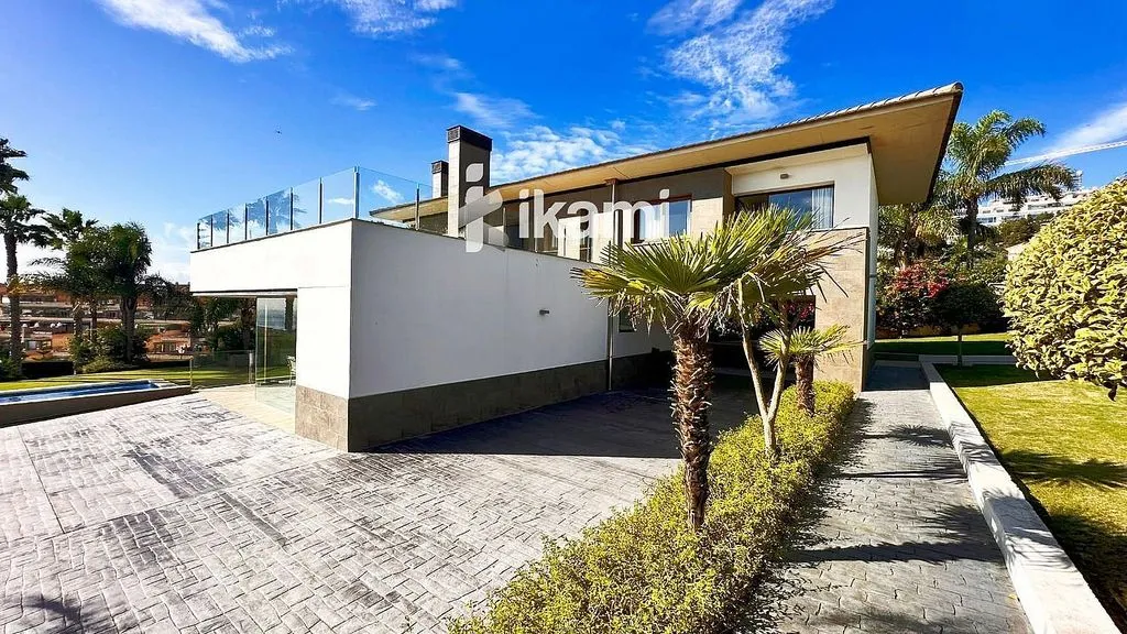 Välivaade - Chalet with Pool in La Alcaidesa, La Línea de la Concepción