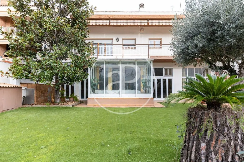 Jardin - Luxury Villa with Pool in Sabadell