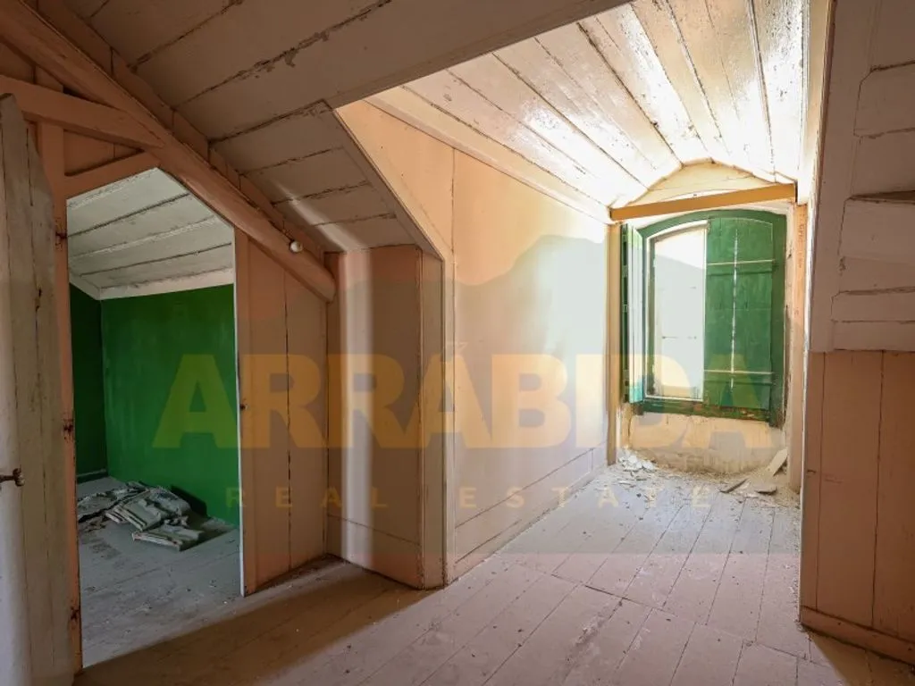 Pièces - Luxury Apartment Complex for Renovation in Sesimbra