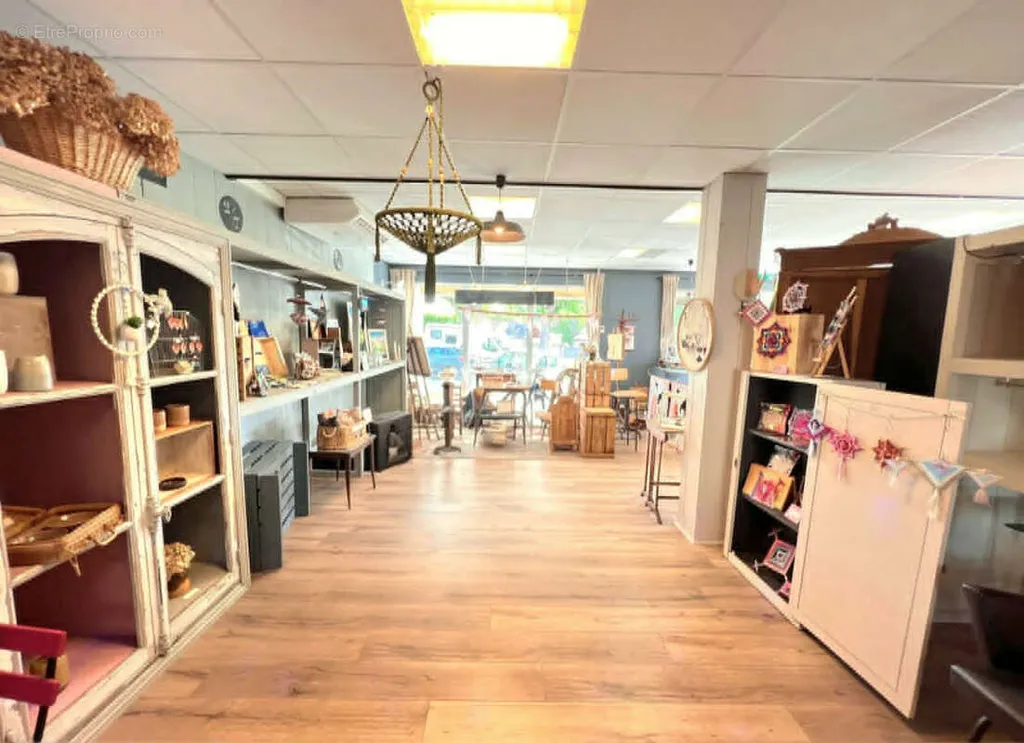 Pesuköök - Commercial Space with Private Garden in Morlaàs