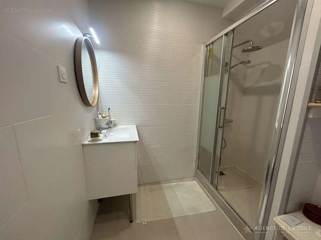 Salles de bain - Maison Rénovée avec Terrasse à Étaples