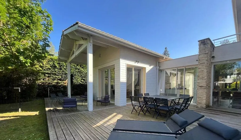 Terrasse - Maison de Luxe avec Piscine à Pessac