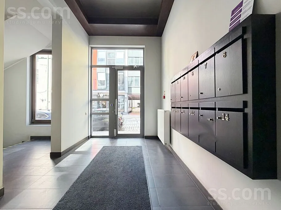 Entrée - Luxury 4-Bedroom Apartment with Balcony in Riga Centre
