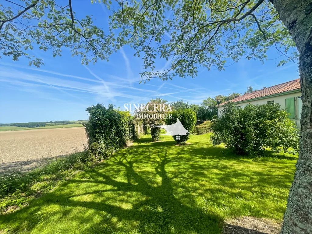 Jardin - Maison de Caractère avec Piscine en Campagne