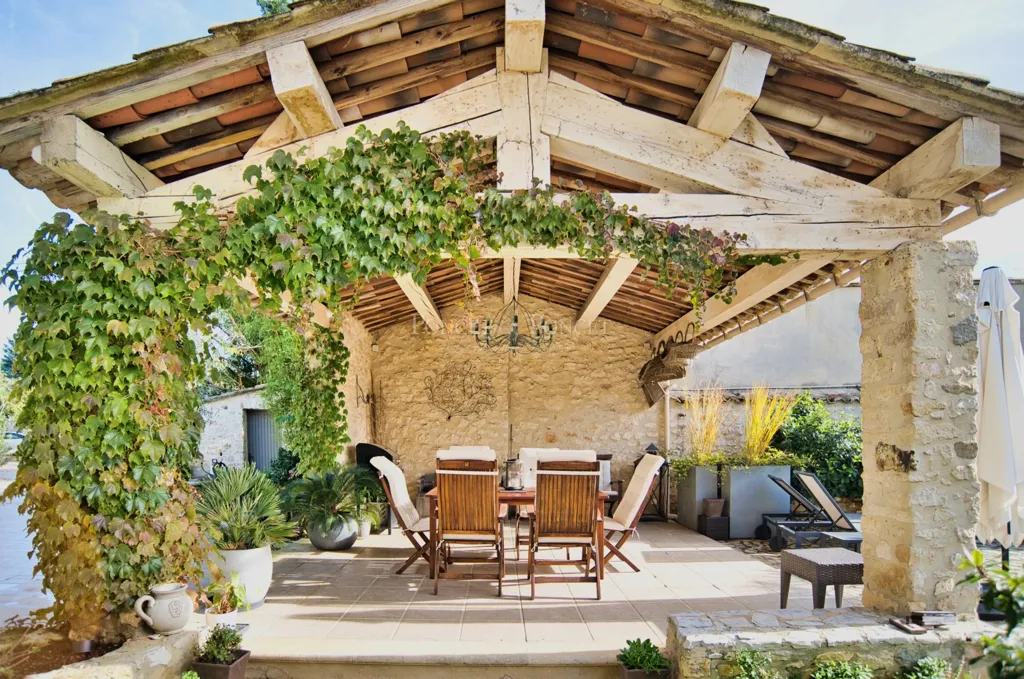 Terrass - Elegant Stone House with Pool on Uzès Outskirts