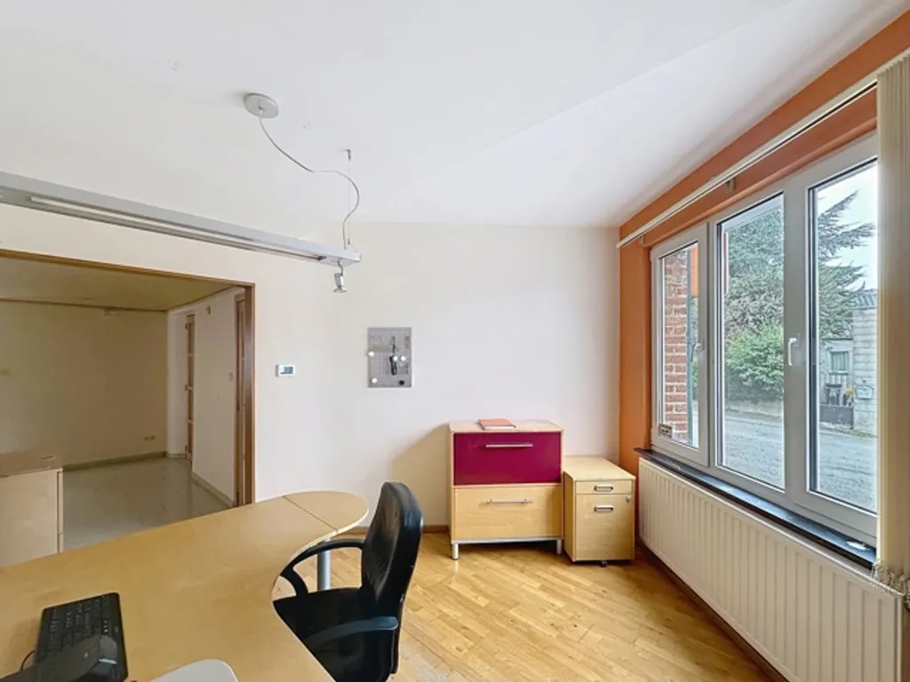 Bureau - Espace Professionnel ou Habitation à Couvin