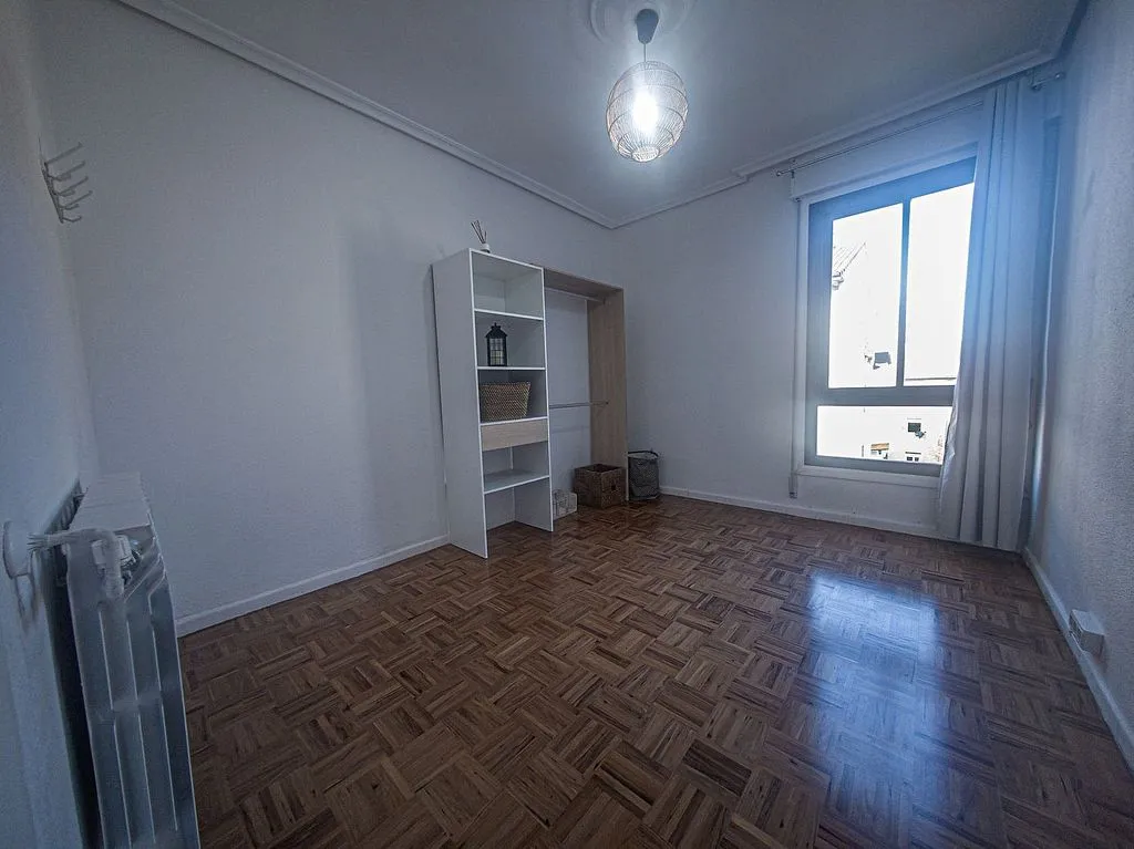 Rooms - Furnished Flat with Balcony in Santa Lucía