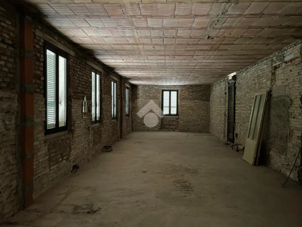 Toad - Independent House with Commercial Space in Leno