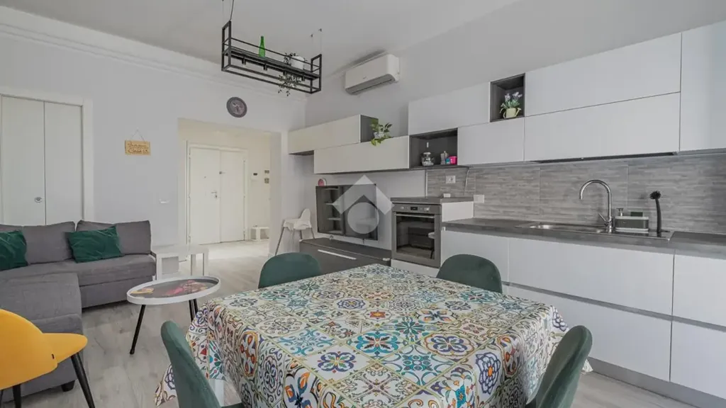 Salle à manger - Rearranged Apartment with Balcony in Rome