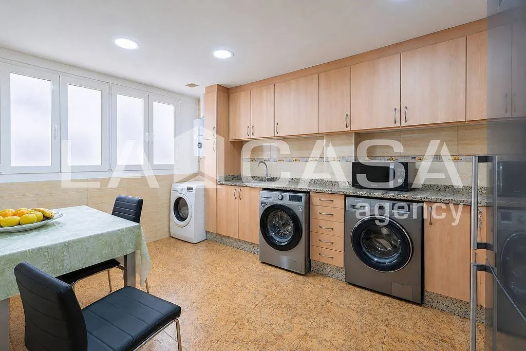 Buanderie - Spacious Apartment with Metro Access in Vara de Quart