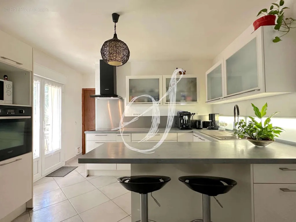 Cuisine - Villa avec Piscine sur les Hauteurs de Montpellier