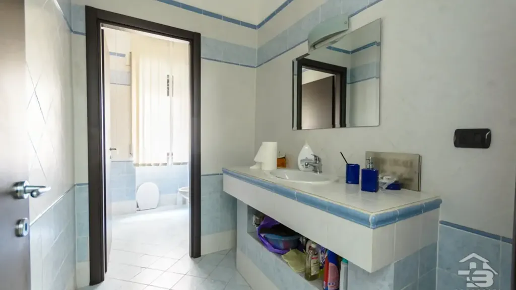 Salles de bain - 7-Room Apartment with Triple Exposure in Manfredonia
