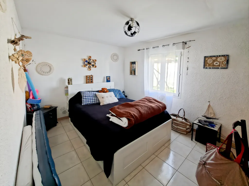 Chambres - Villa de Plain-Pied avec Garage à Maraussan
