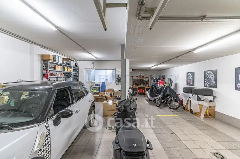 Garage - Villa indipendente con piscina nel residence a Brembate di Sopra