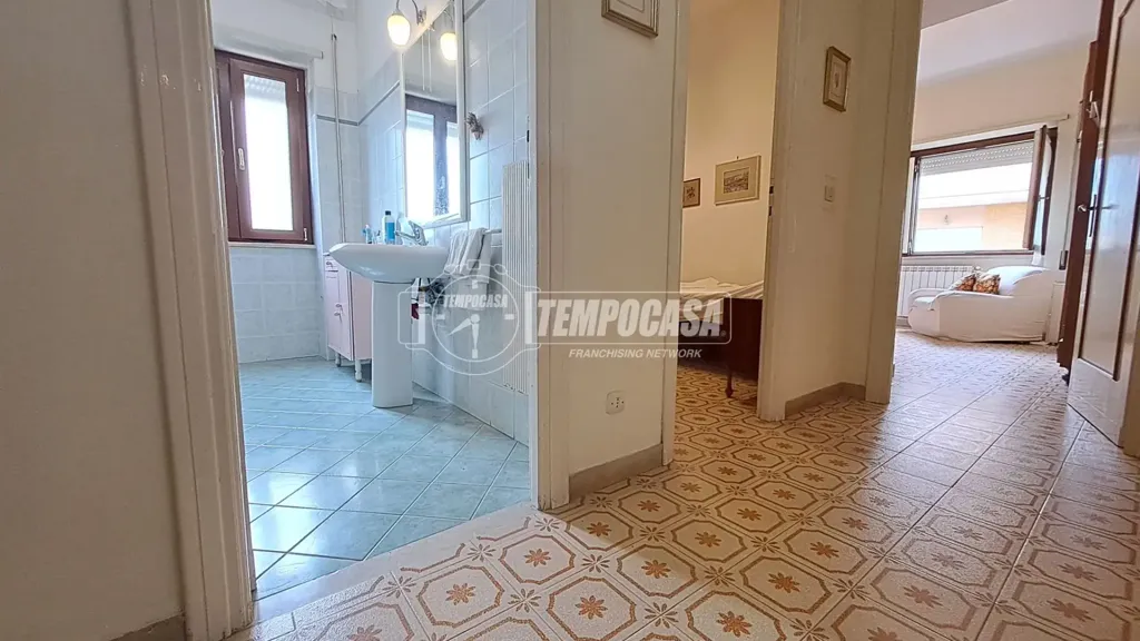 Vannitoad - Quadrilocale with Triple View in Terracina
